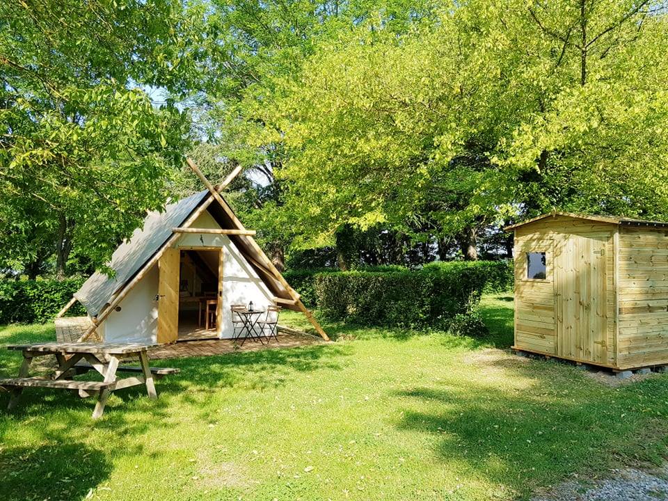 camping-aude-carcassonne-location-insolite-tente-trappeur-bandeau- (1)