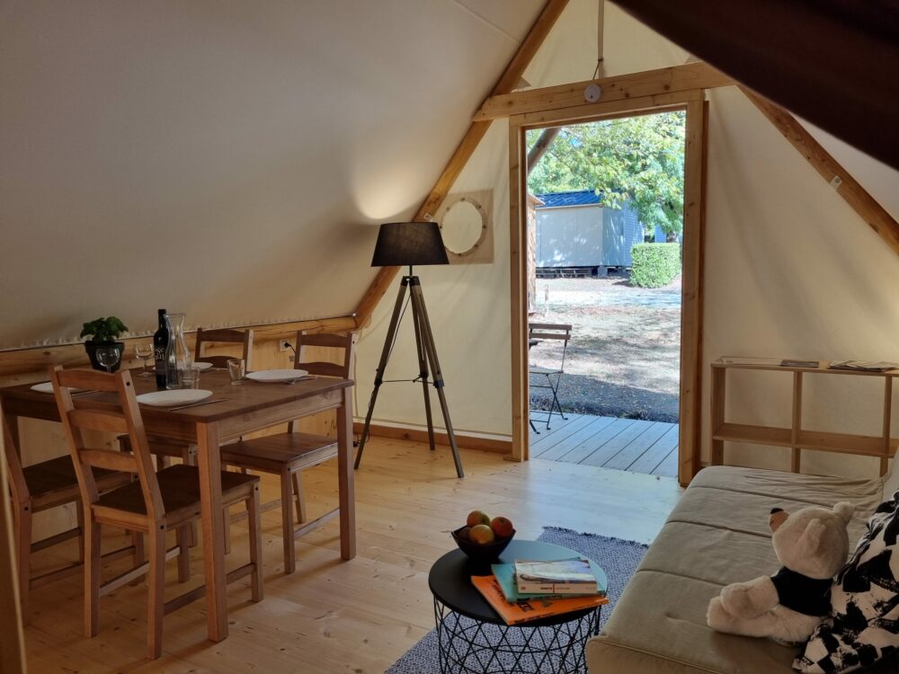 camping-aude-carcassonne-location-insolite-tente-trappeur3-scaled-e1679046441535